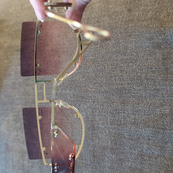 Stylish sun glasses - Picture 3 of 3